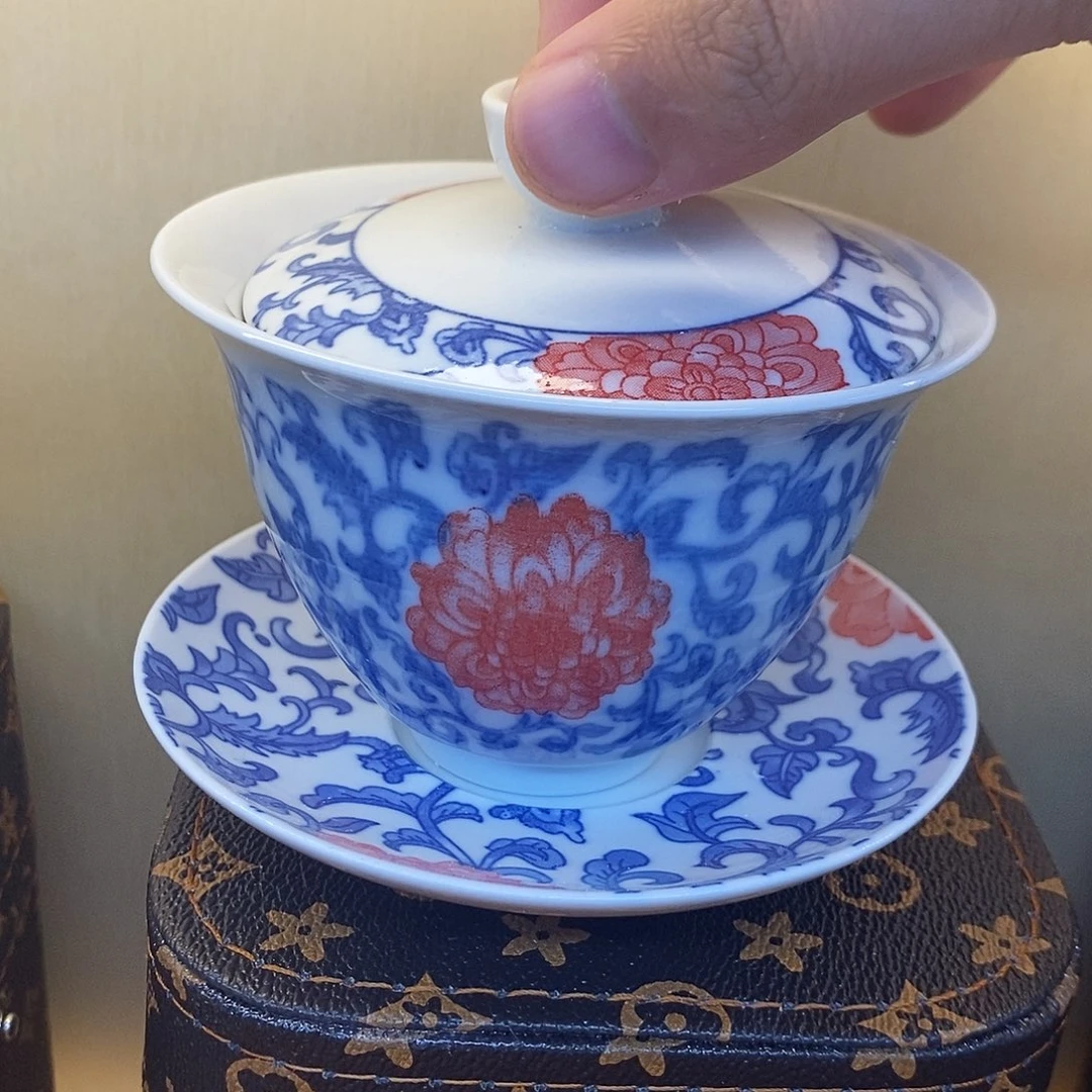 盖碗里的水煮开后放入