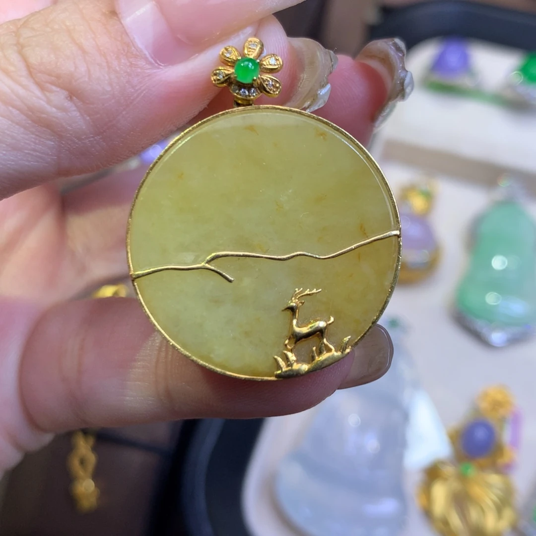 翡翠18K金镶嵌颈饰