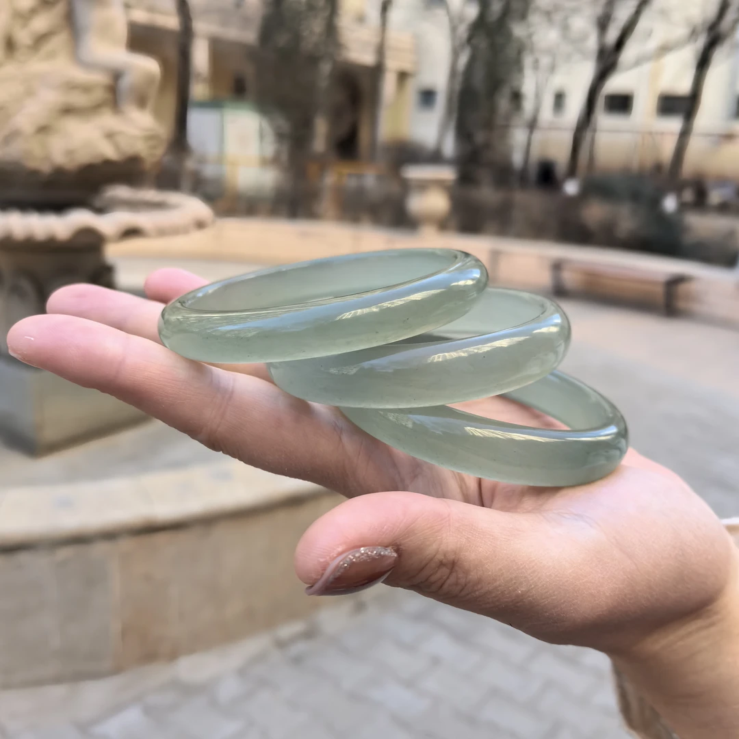 佘太翠透水料冰清水手镯玉镯绿色美人镯高冰东陵玉少女飘绿浅绿