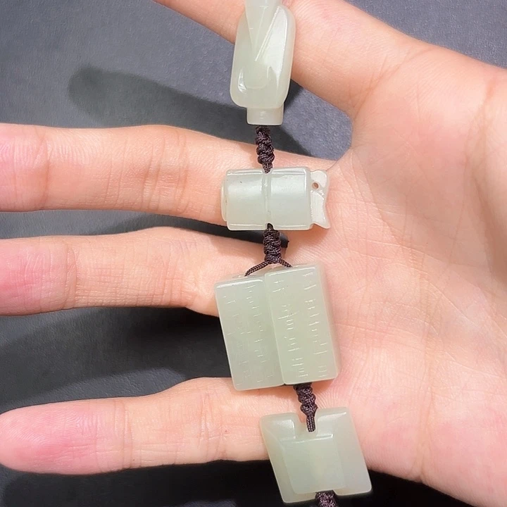 和田玉未镶嵌挂件年*师