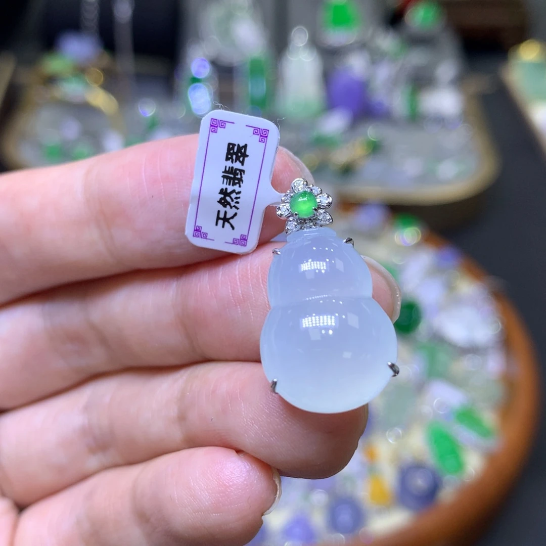 翡翠18K金镶嵌颈饰翡翠吊坠项链