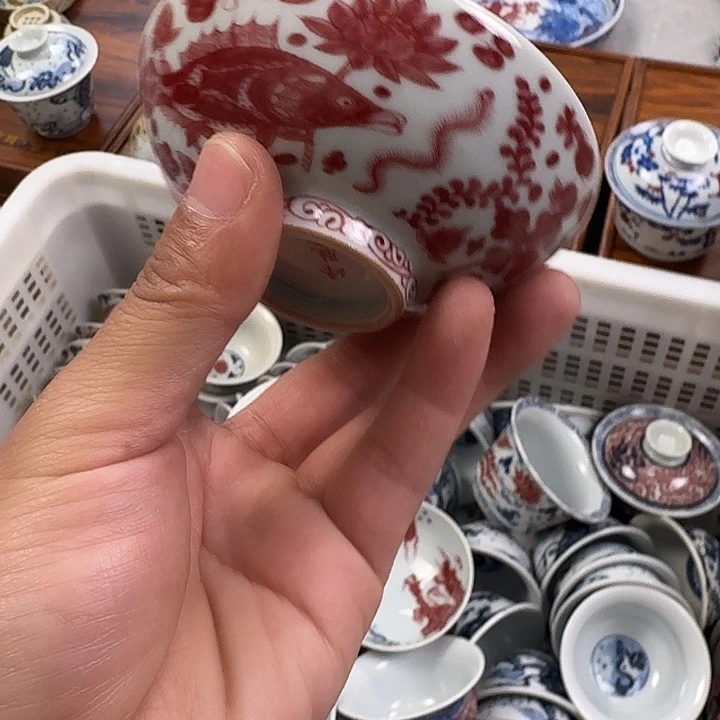 瓷片釉里红鱼藻纹普洱杯