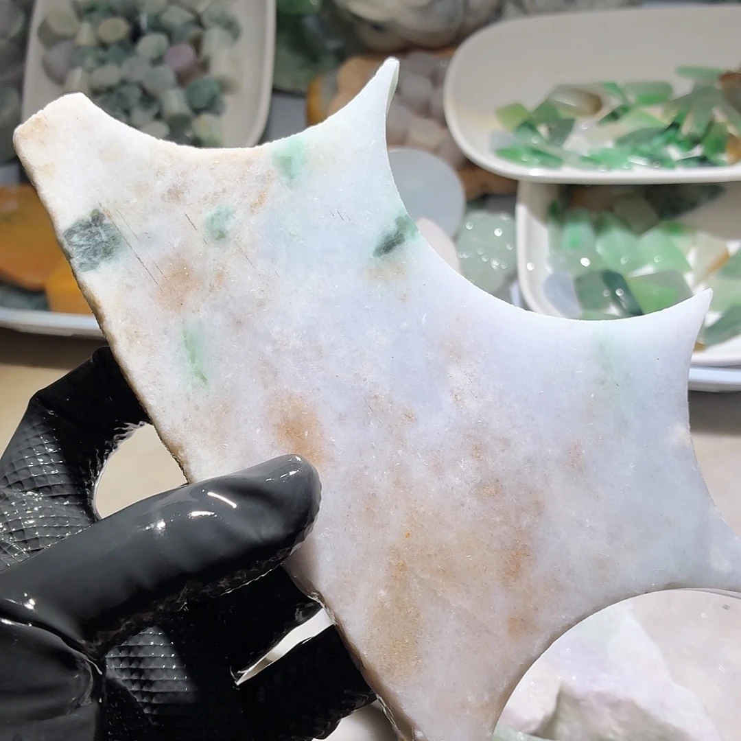 颈饰未镶嵌翡翠边角料