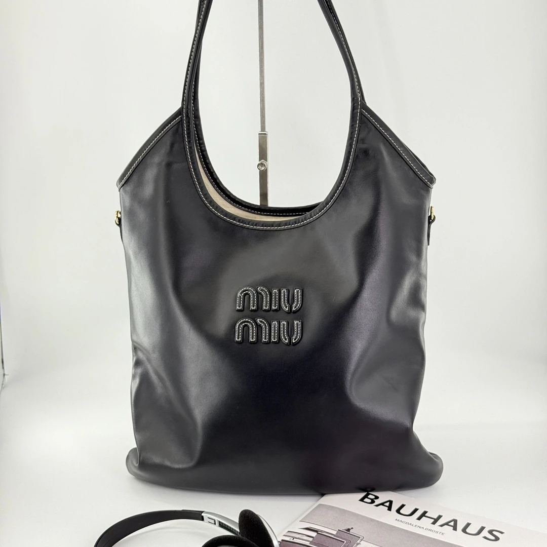 99新 MIU MIU/缪缪 Miumiu缪缪hobo黑色手提单肩包（2957）