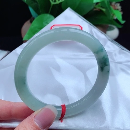 翡翠手镯未镶嵌      圆条55 冰飘蓝花