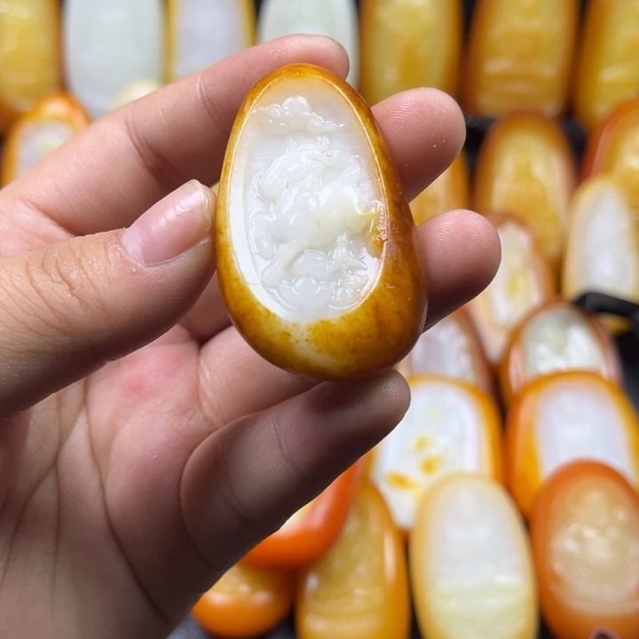 秋***叶和田玉未镶嵌颈饰