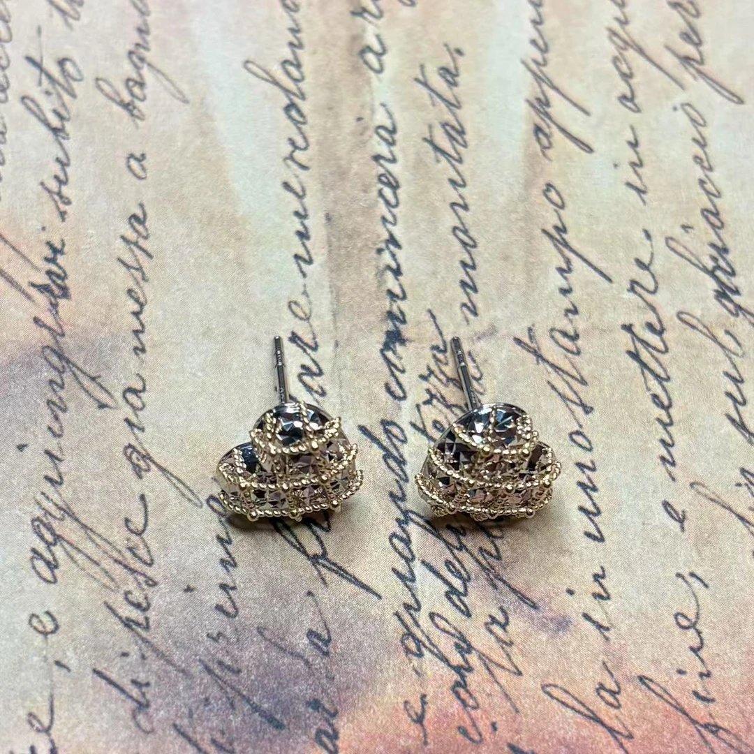 【子萱珠宝】18k金碎冰冰爱心耳钉-ZX2500197