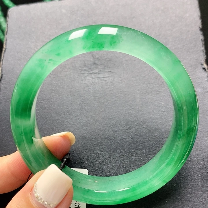 未镶嵌手镯石英质玉