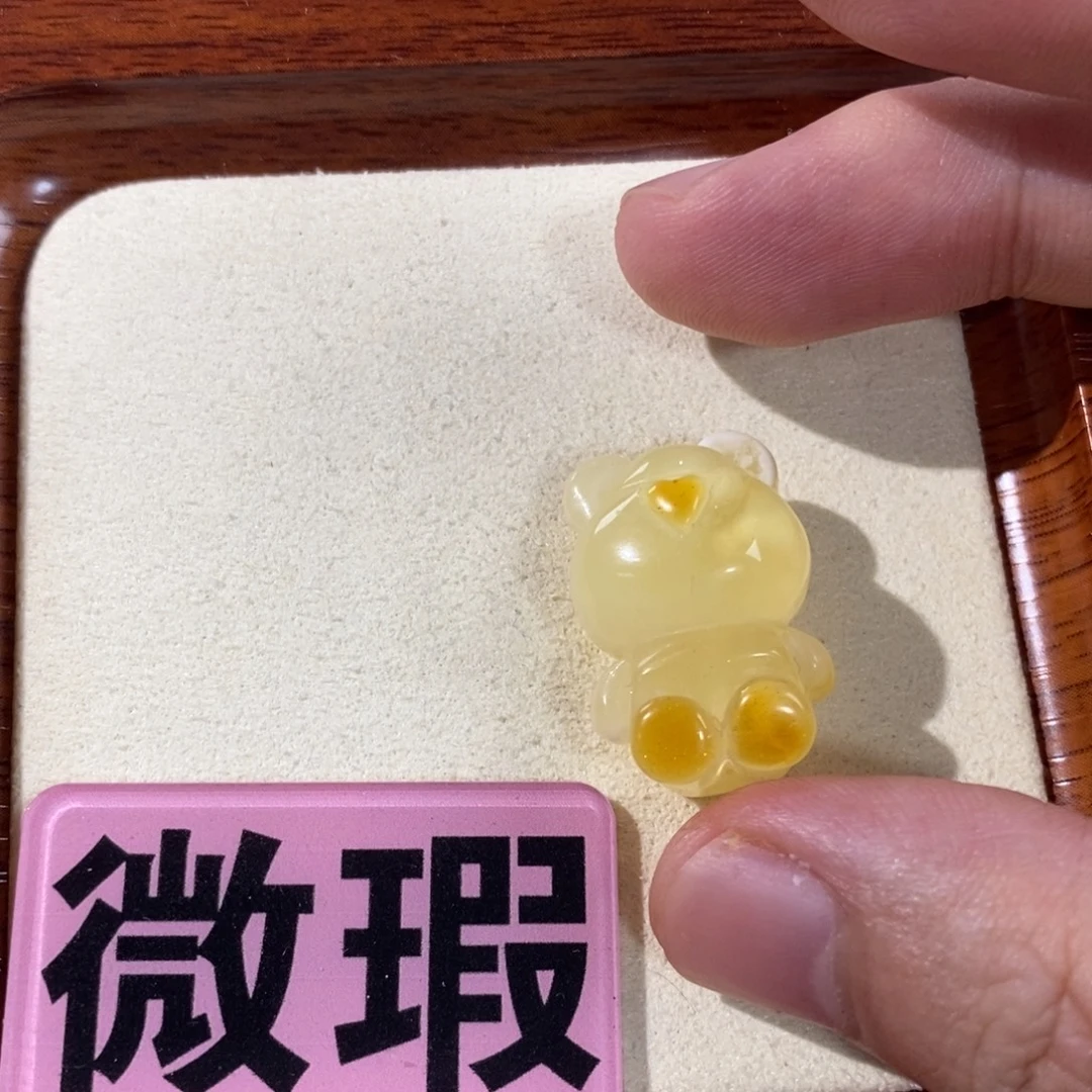 蜜蜡未镶嵌裸石小熊