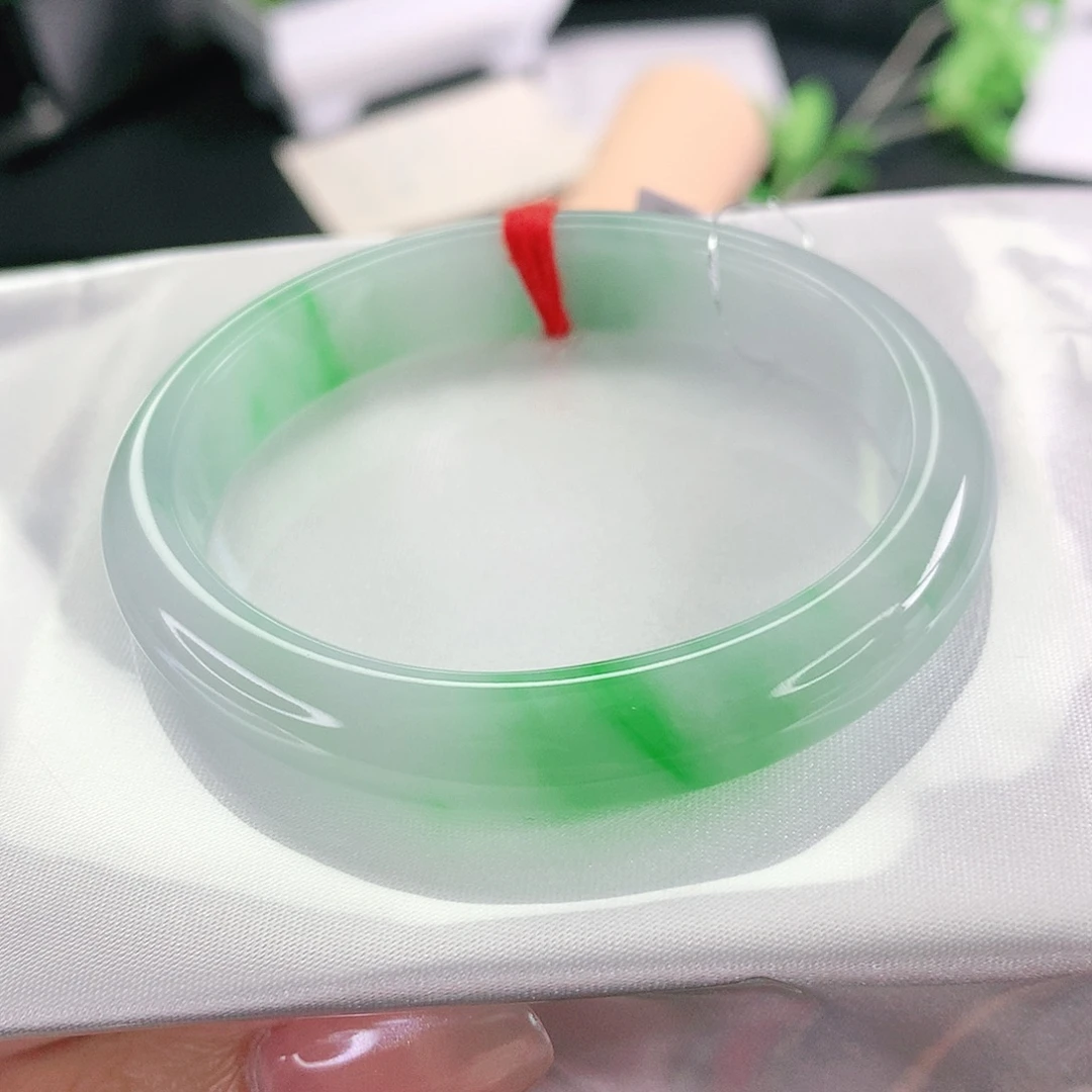 翡翠未镶嵌手镯54贵妃