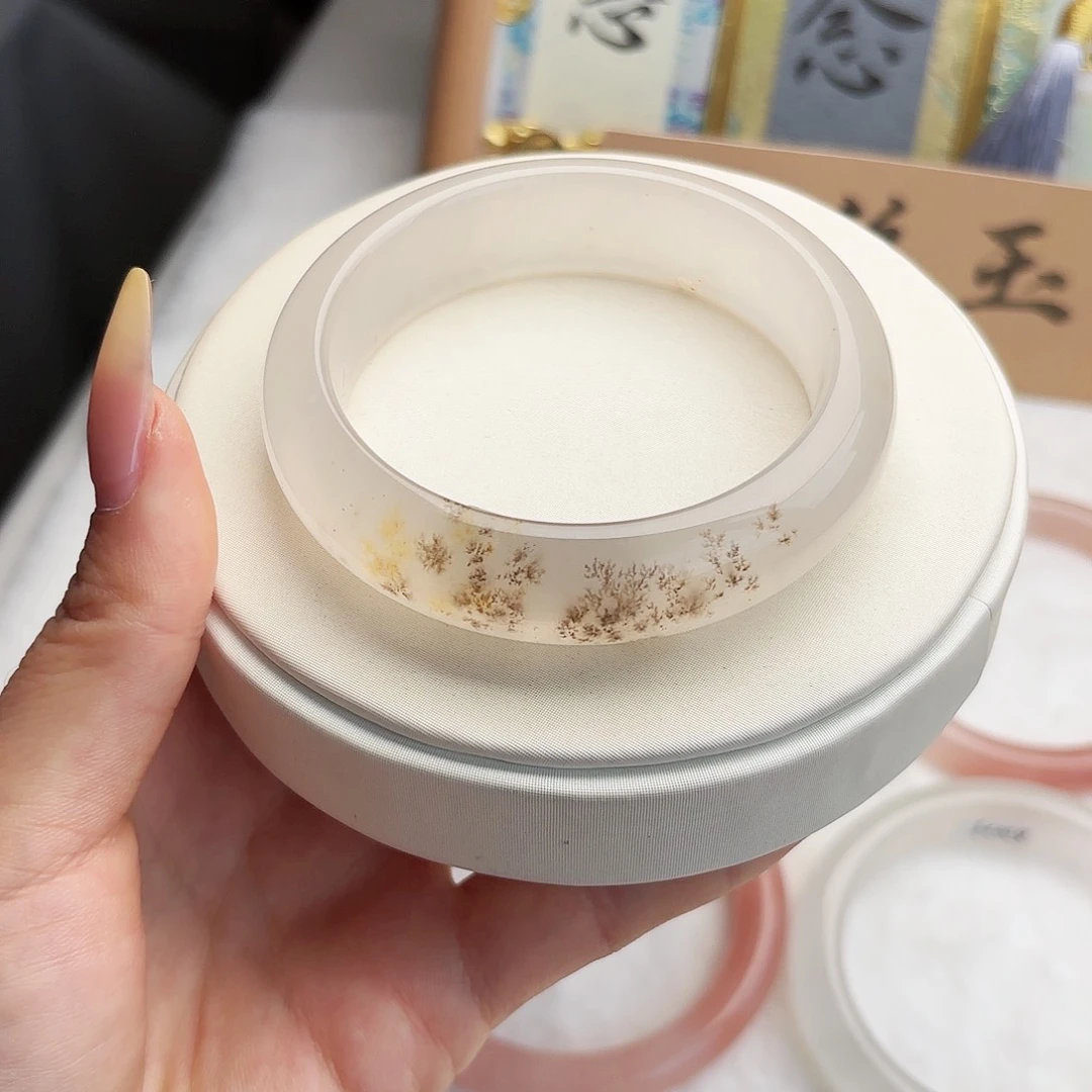 石英质玉未镶嵌手镯璇**咪56