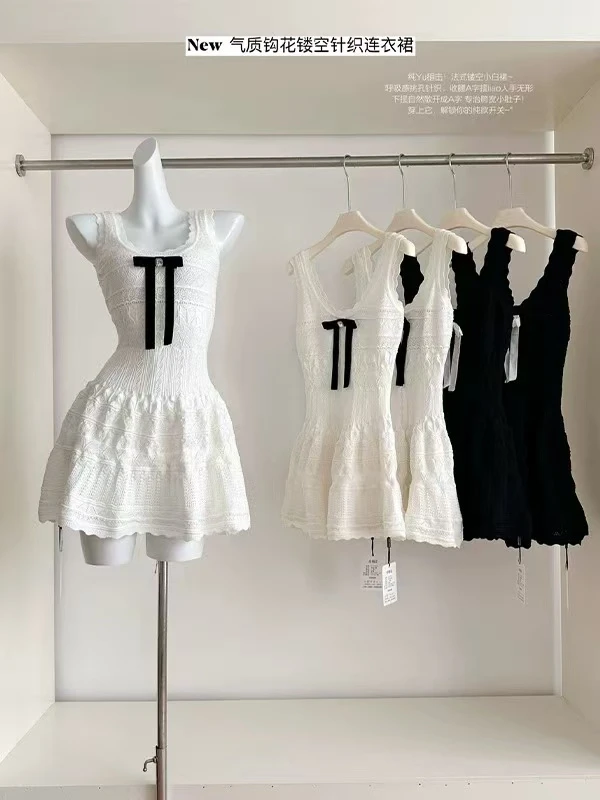 【赫尔曼千金】蝴蝶结法式镂空针织连衣裙- W394