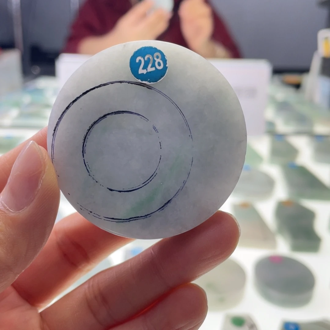 定制翡翠未镶嵌挂件