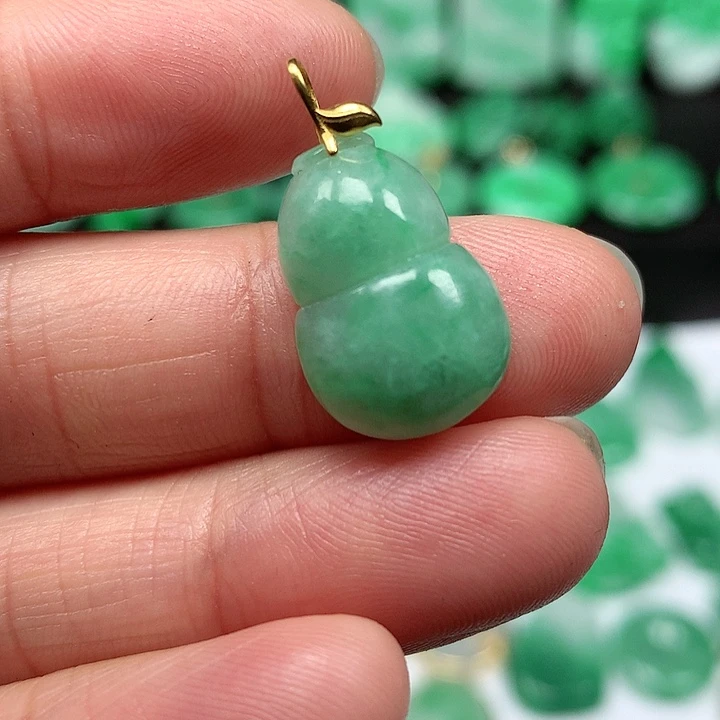 翡翠吊坠(不含链)18K金镶嵌