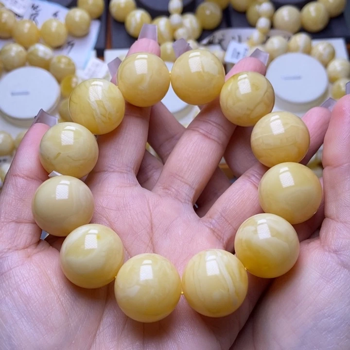 未镶嵌琥珀裸石2