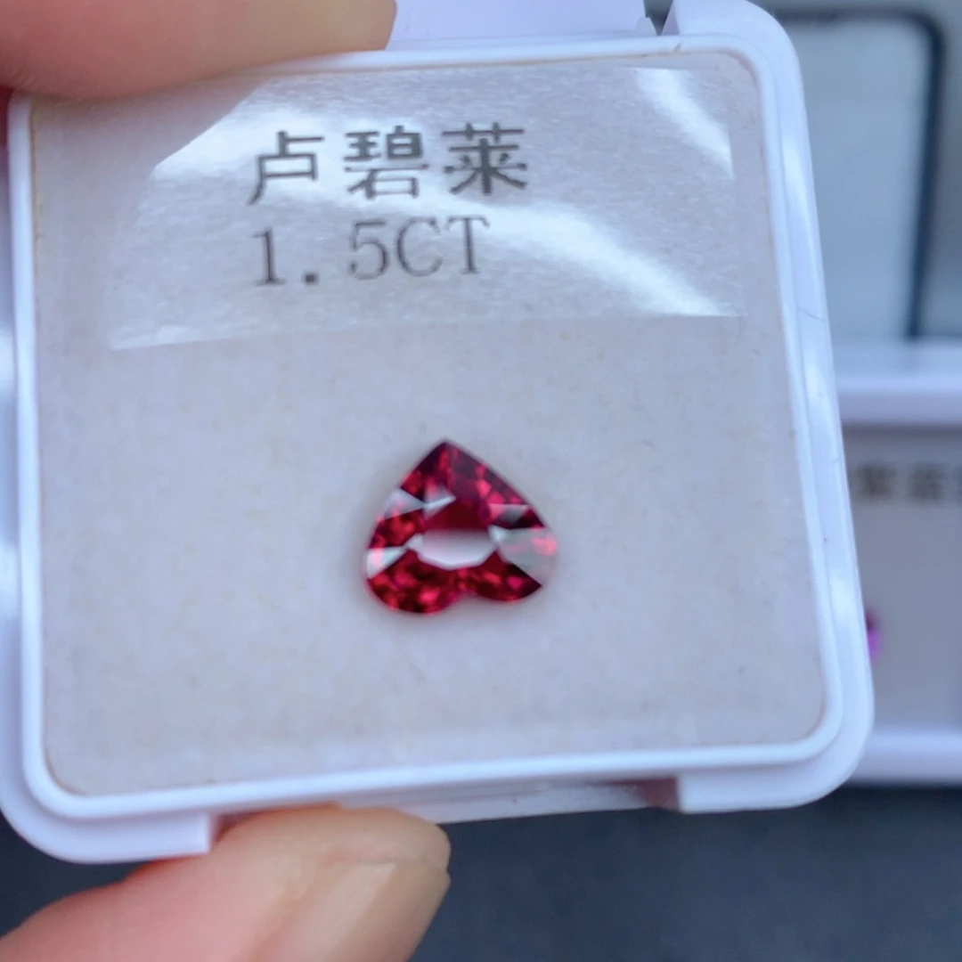 未镶嵌1.5克拉裸石红色碧玺