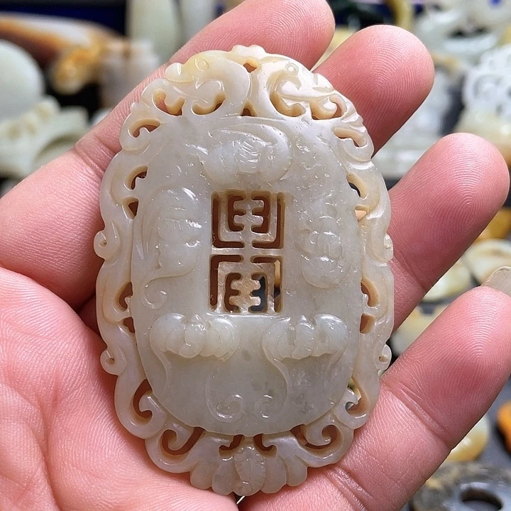 和田玉未镶嵌颈饰