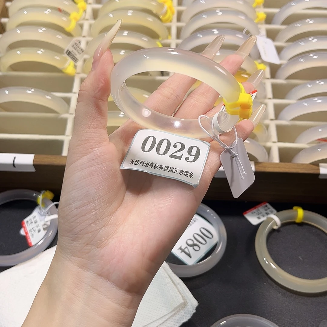 用***0玛瑙/玉髓未镶嵌手镯