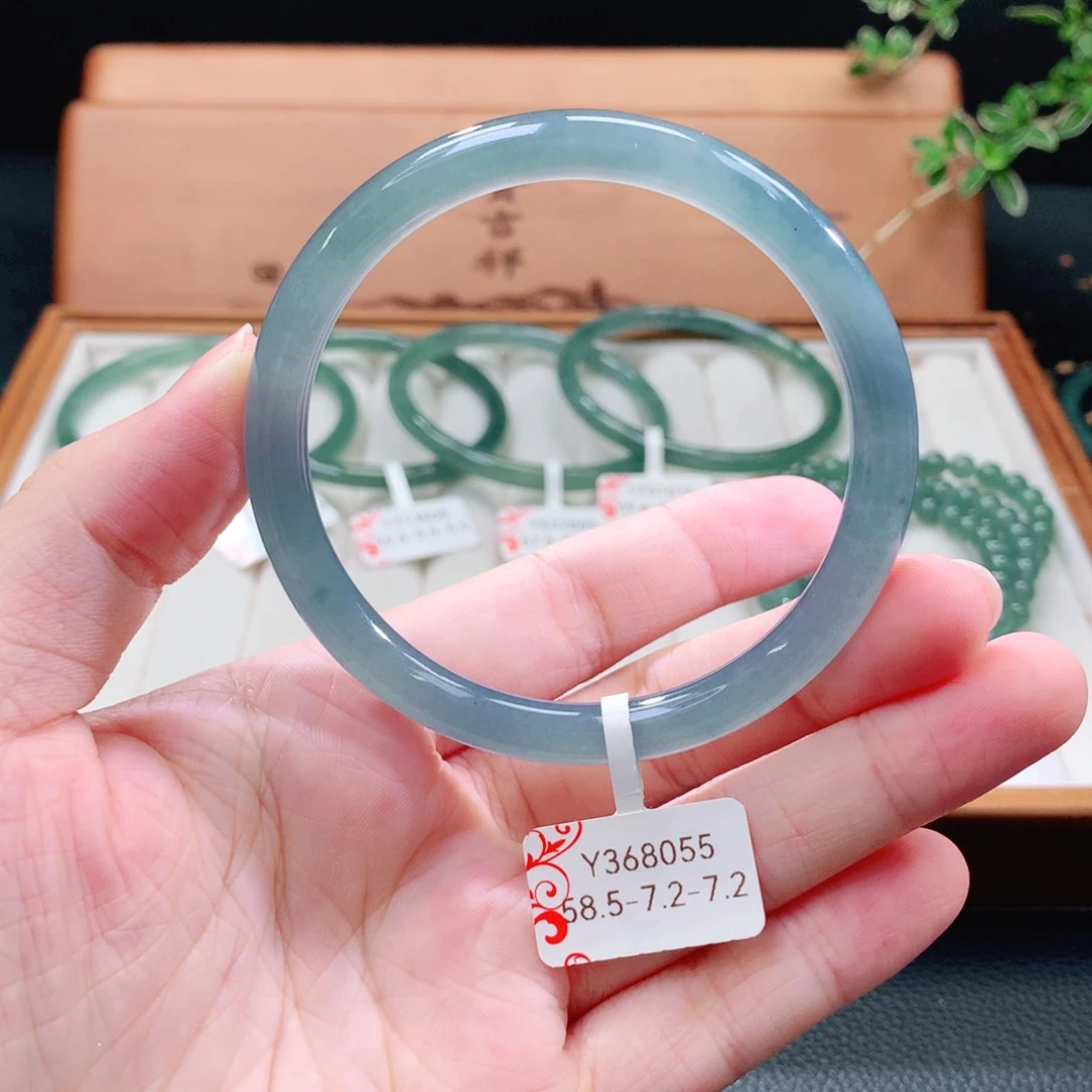翡翠手镯（圆镯）未镶嵌