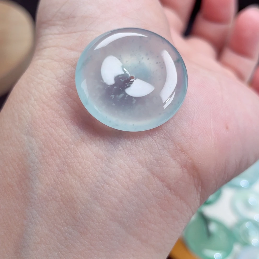 翡翠未镶嵌颈饰平安扣