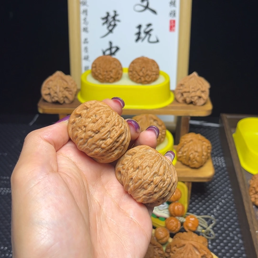 ****马文玩核桃吊坠铁锤40.5微微修白茬