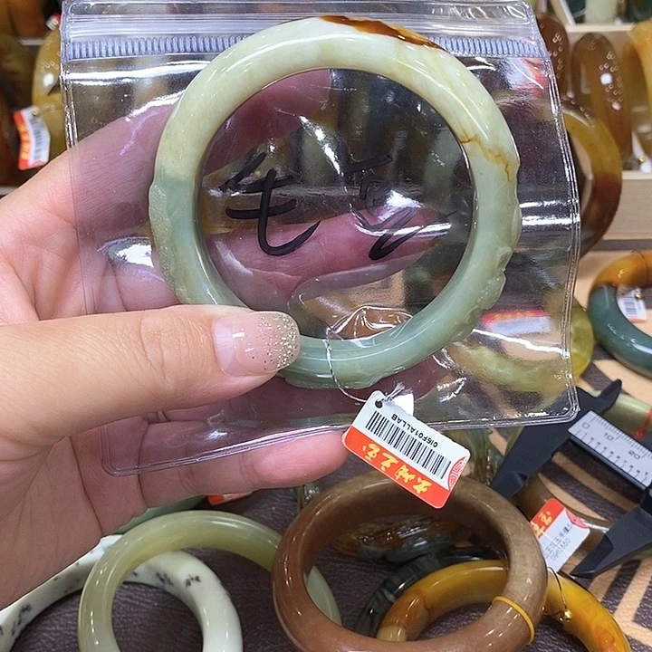 未镶嵌蛇纹石玉手镯毛***吃