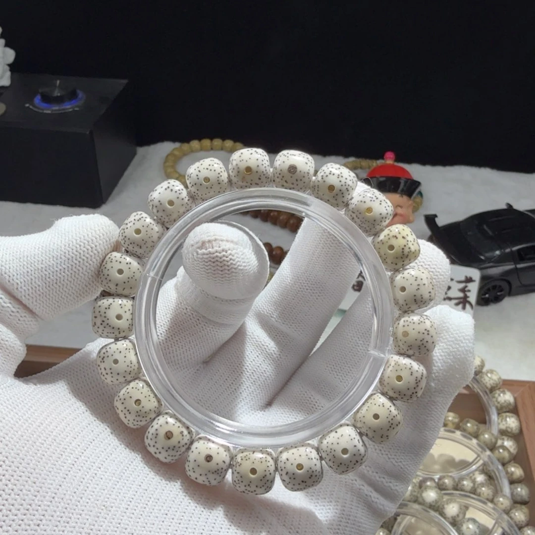 星月菩提吊坠茶*、11。10原脂白星点货