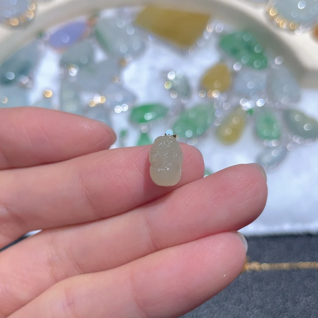 翡翠颈饰18K金镶嵌翡翠