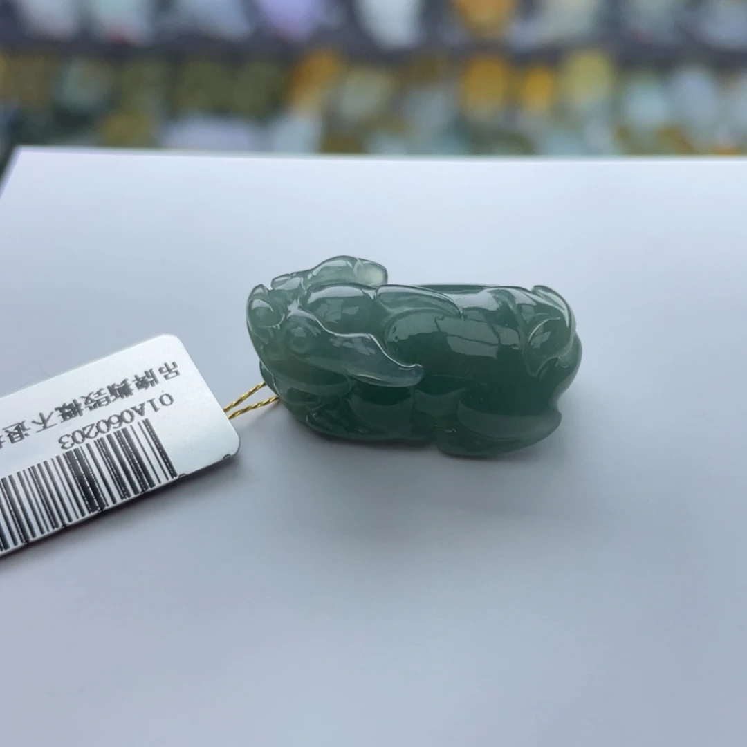 翡翠未镶嵌颈饰貔貅