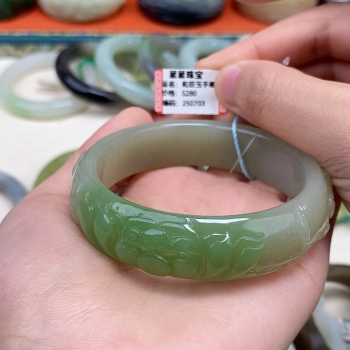 和田玉手镯未镶嵌