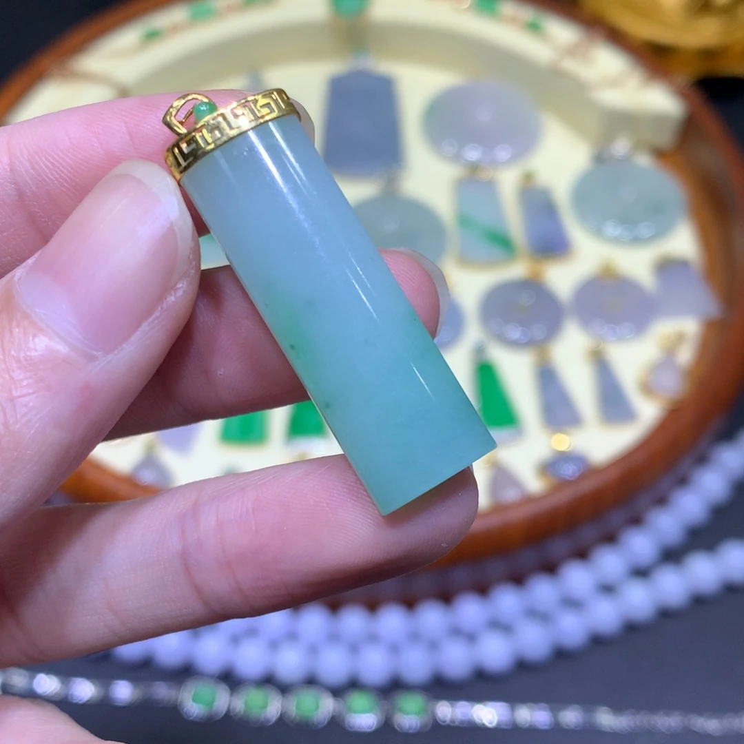 翡翠吊坠(不含链)18K金镶嵌