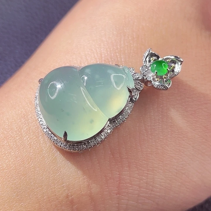 翡翠颈饰18K金镶嵌翡翠