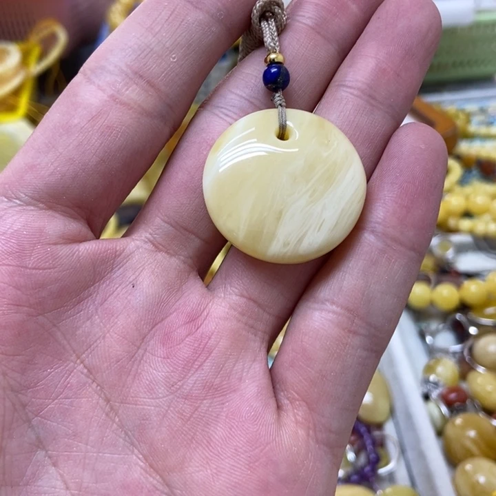 蜜蜡未镶嵌裸石吊坠