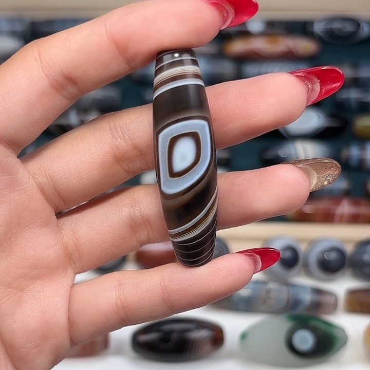 旺***包玛瑙/玉髓合金珠宝奇石