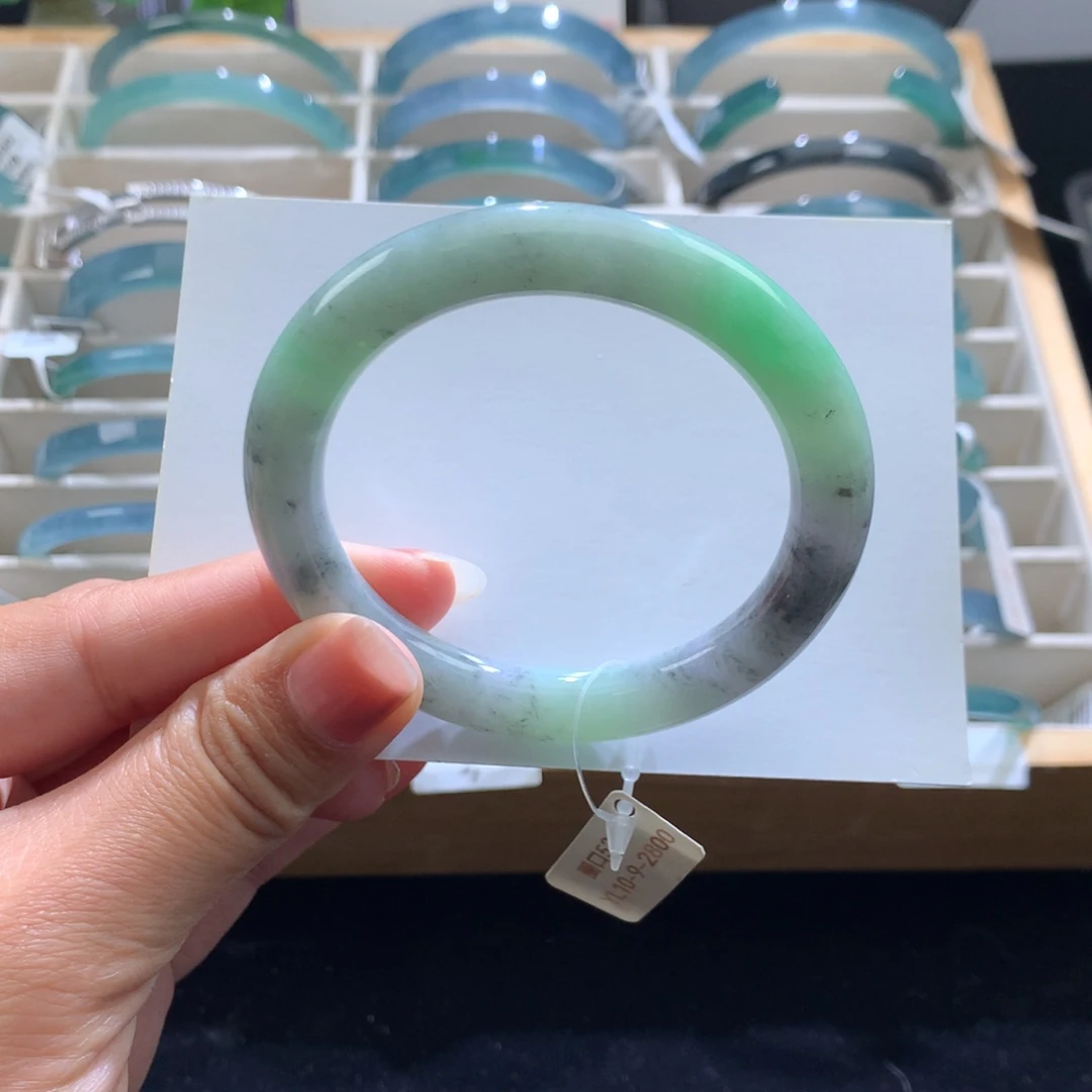 翡翠未镶嵌手镯绿乌鸡