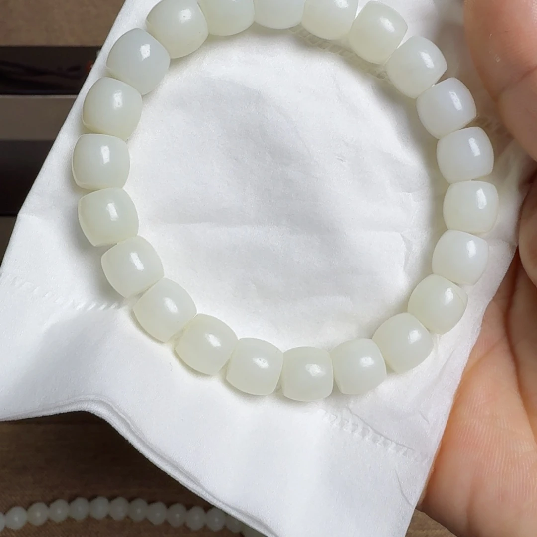 和田玉挂件未镶嵌沈**?