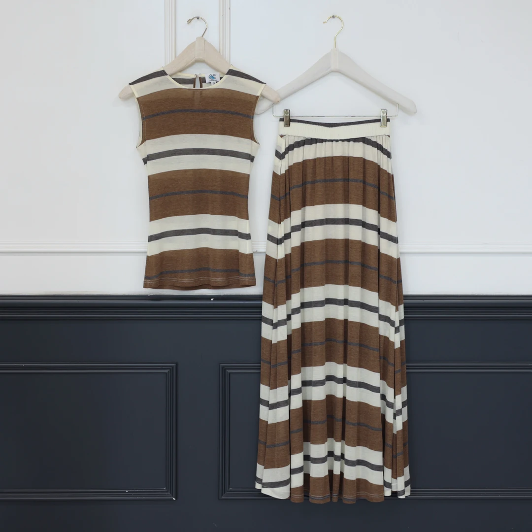 【壁虎姐】GECKO2025春夏新款 棕杏色条纹薄款背心 松紧腰半裙套装