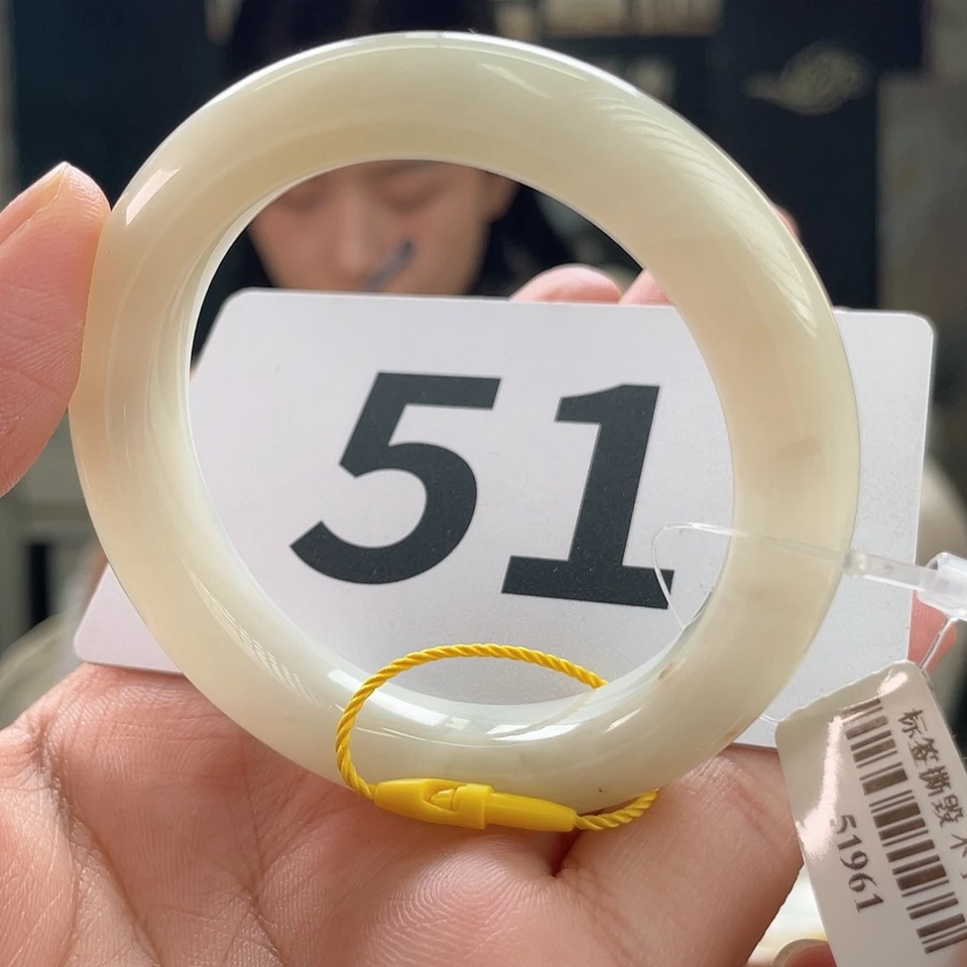 和田玉手镯未镶嵌微瑕