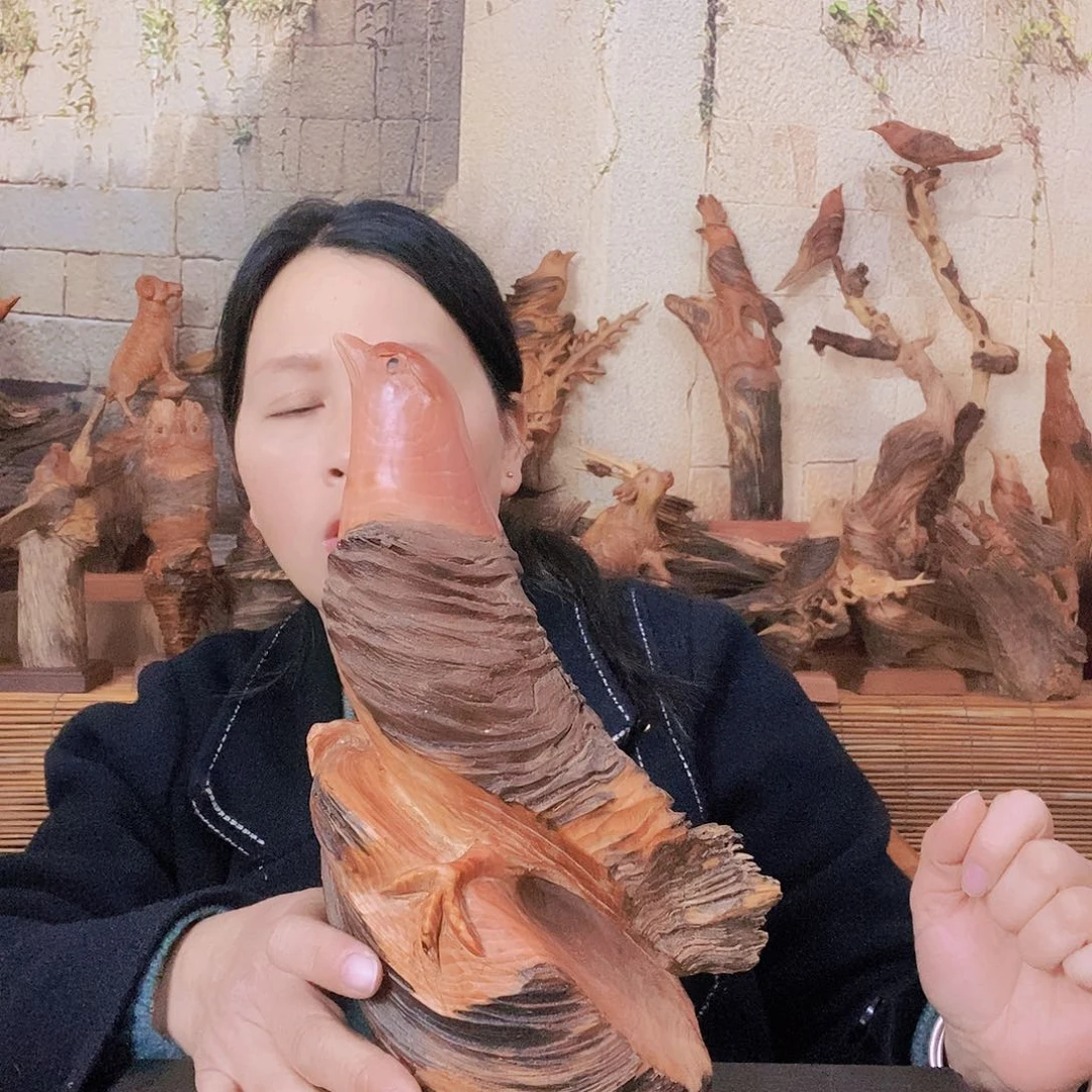 松木建*✌琥珀木随行巧雕