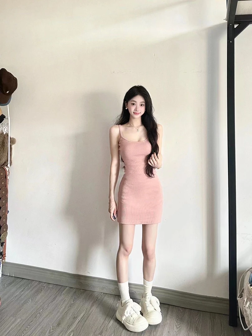 15789纯欲辣妹吊带连衣裙子女修身气质甜辣包臀短裙夏季新款