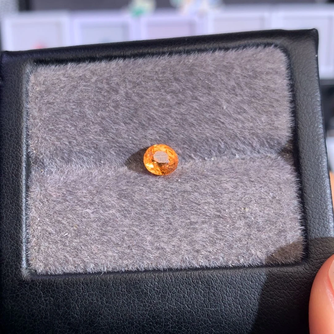 未镶嵌珠宝半成品石榴石（芬达石）1.11ct
