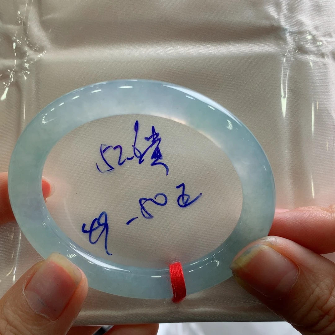 翡翠手镯未镶嵌翡翠手镯