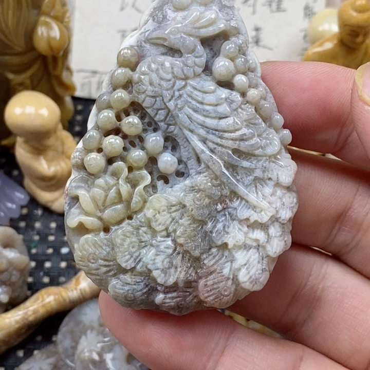 颈饰未镶嵌硅化珊瑚（珊瑚玉）