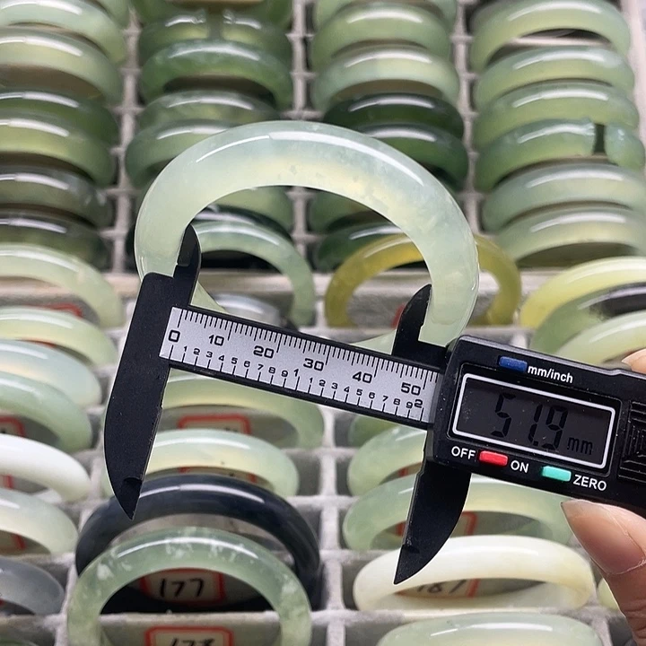 蛇纹石玉未镶嵌手镯182