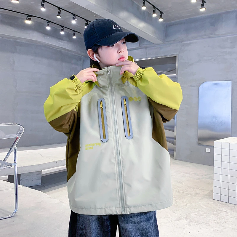 男童春秋户外运动冲锋衣上衣外套2025新款儿童男孩春装风衣时髦潮