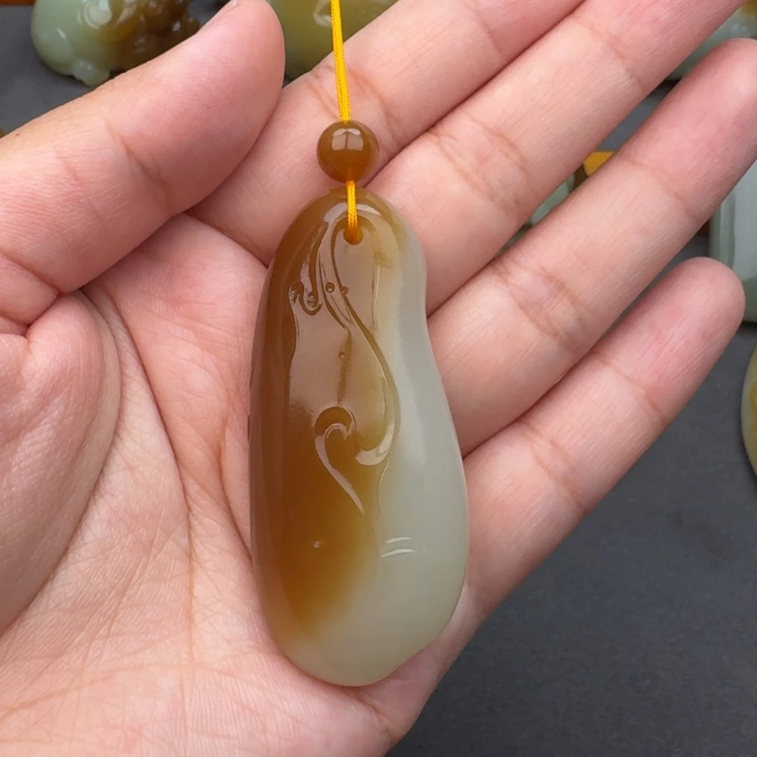 E***y和田玉未镶嵌颈饰