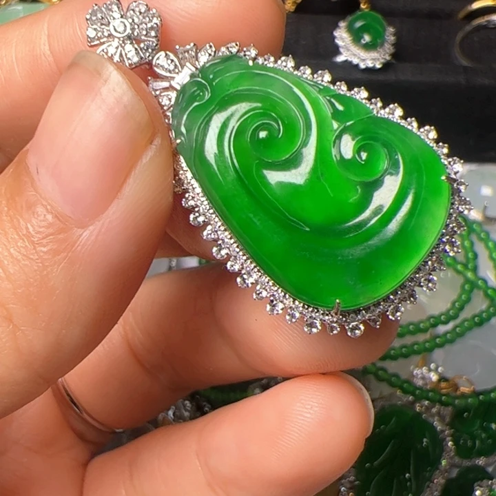 翡翠18K金镶嵌吊坠(不含链)