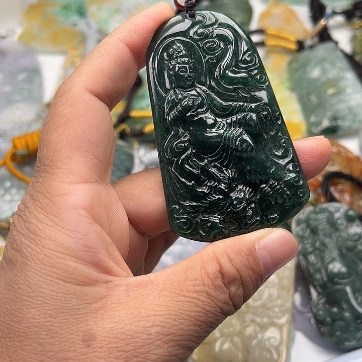 翡翠未镶嵌颈饰挂件