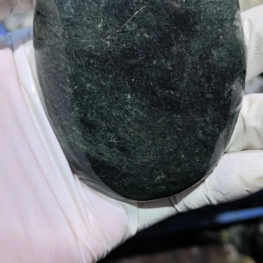 用***9藏玉药王石原石一个