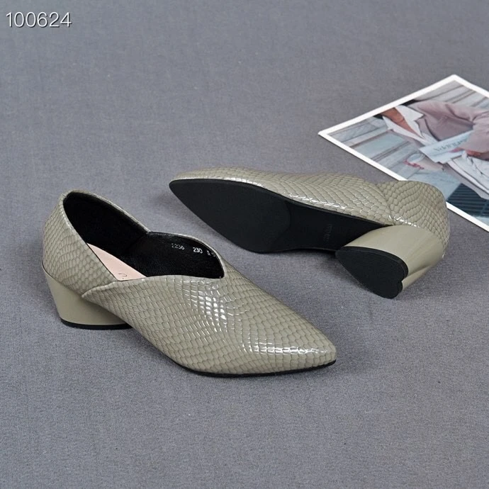 尖头软底女鞋头层牛皮玛丽珍鞋春夏新款中跟单鞋女包头复古奶奶鞋